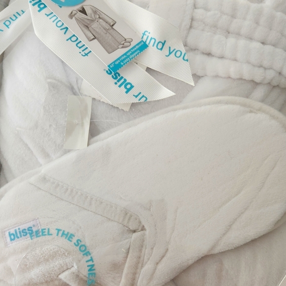 BLISS SPA GIFT SET 42" L / XL white Spa Robe Headband & Cozy Slippers MSRP $68 - Picture 2 of 7